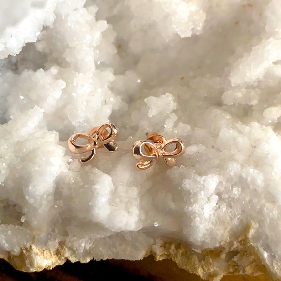 Glitterlux Jewelry - Dainty bow stud earrings!
